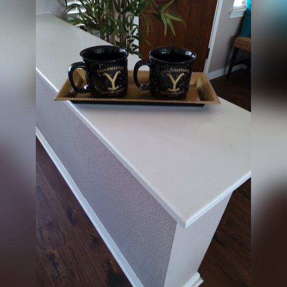 Other - Yellowstone Black and Gold Mug Set